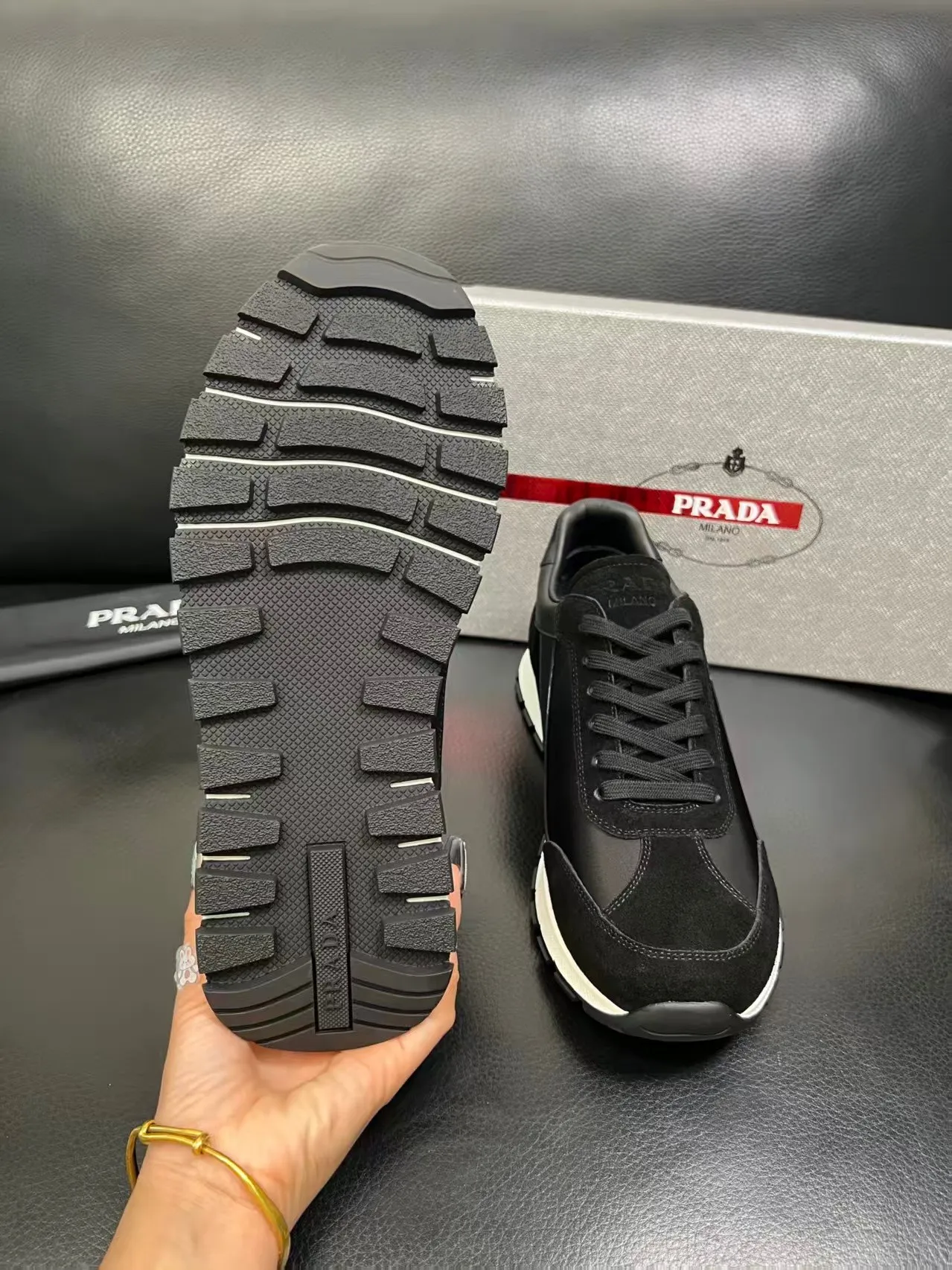 Factory price: 438💰Prada new men's leather sports shoes, the highest version on the market, any comparison is welcome🆚! The original leather has excellent texture and is super high-end! Fetal sheep net lining imported from Italy, removable pad! Luxurious materials and fine workmanship, highly recommended! Code number: 38-44, customized 45
